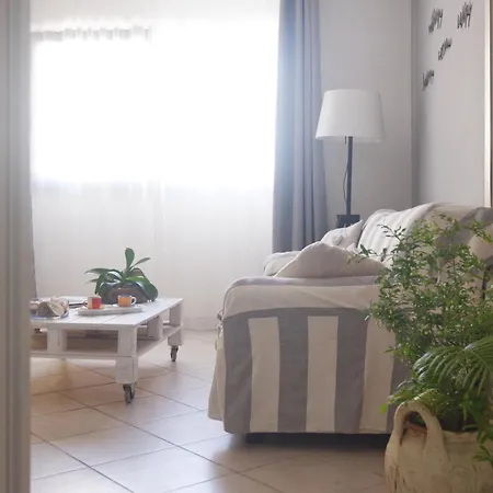 Διαμέρισμα Rosa's House Colorful With Garden *