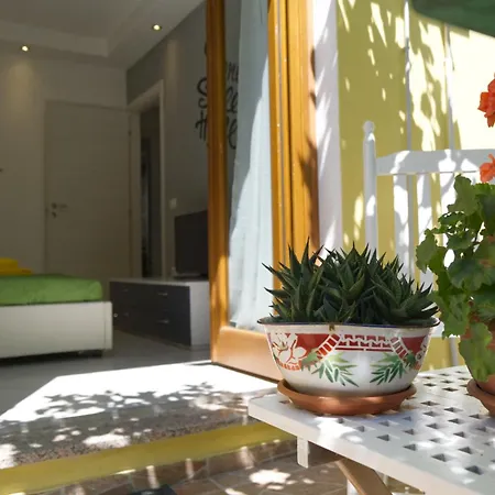 Διαμέρισμα Rosa's House Colorful With Garden *
